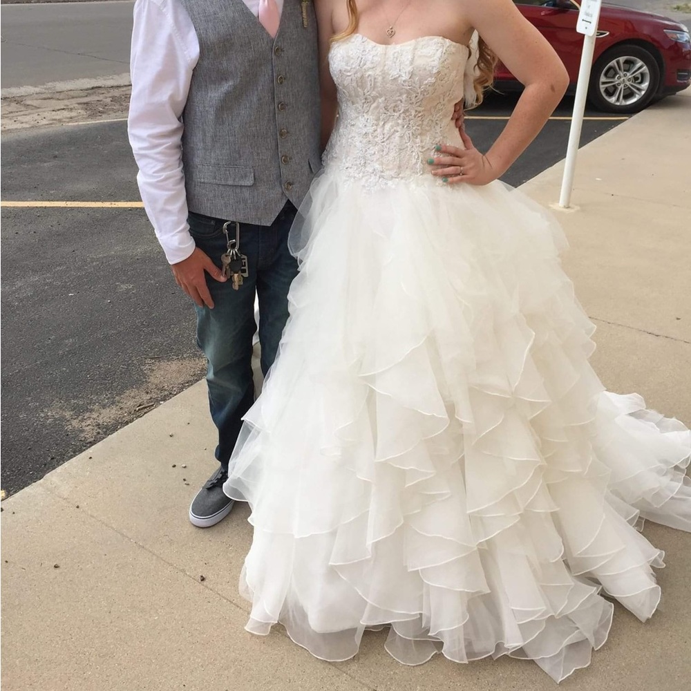 David’s bridal wedding dress. Size 8